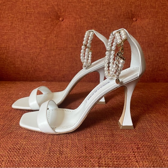 Manolo Blahnik // Charona Man Made Pearl Ankle Strap Sandals Size 40 - Picture 4 of 14